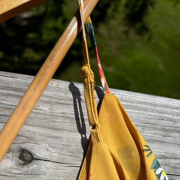 Women’s medium Pink Republic Floral Yellow tank top - Picture 2 of 7